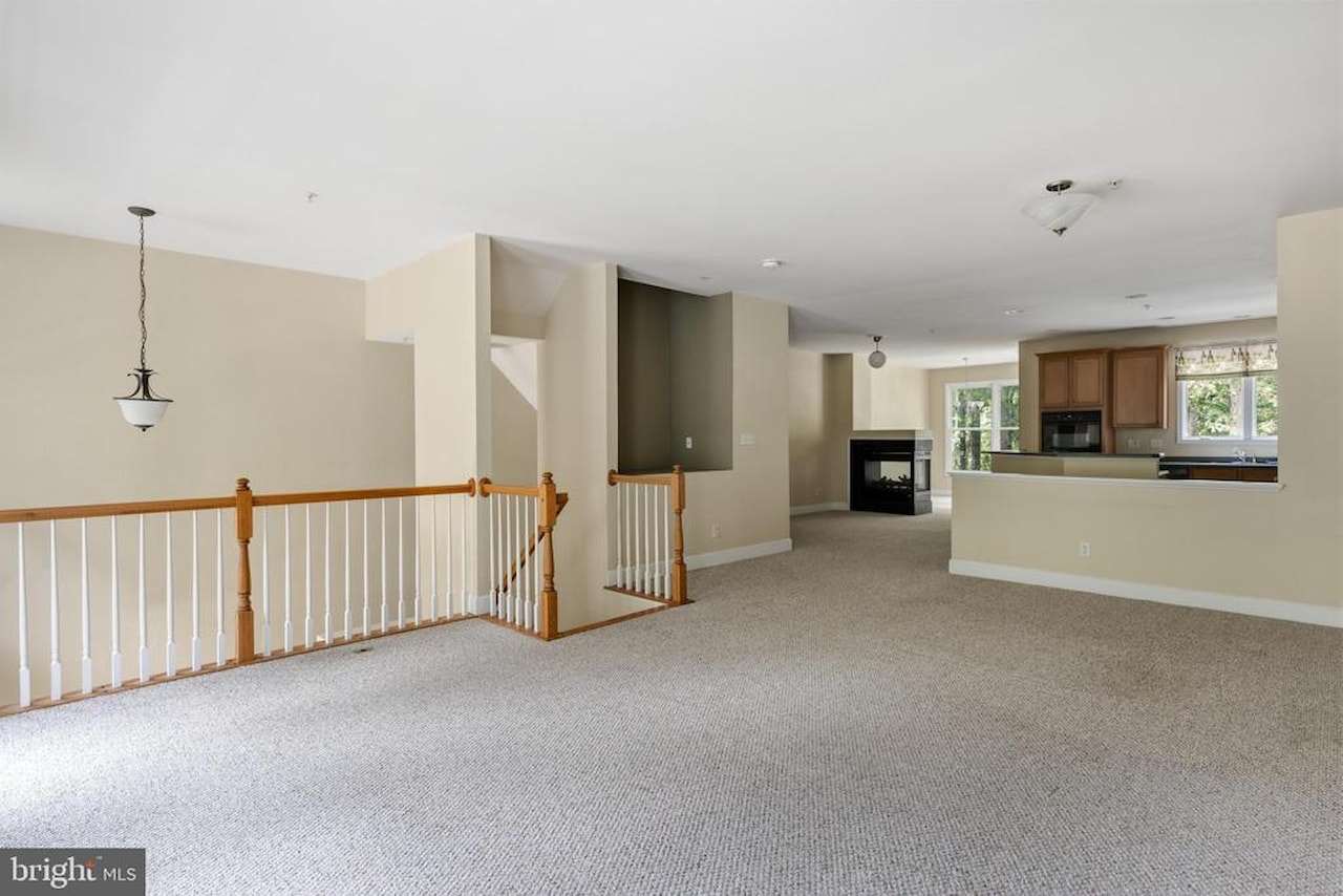Glenriddle Homeowners Associat Real Estate for Sale - 11964 W War Dancer Ln #103 in Berlin Photo 4