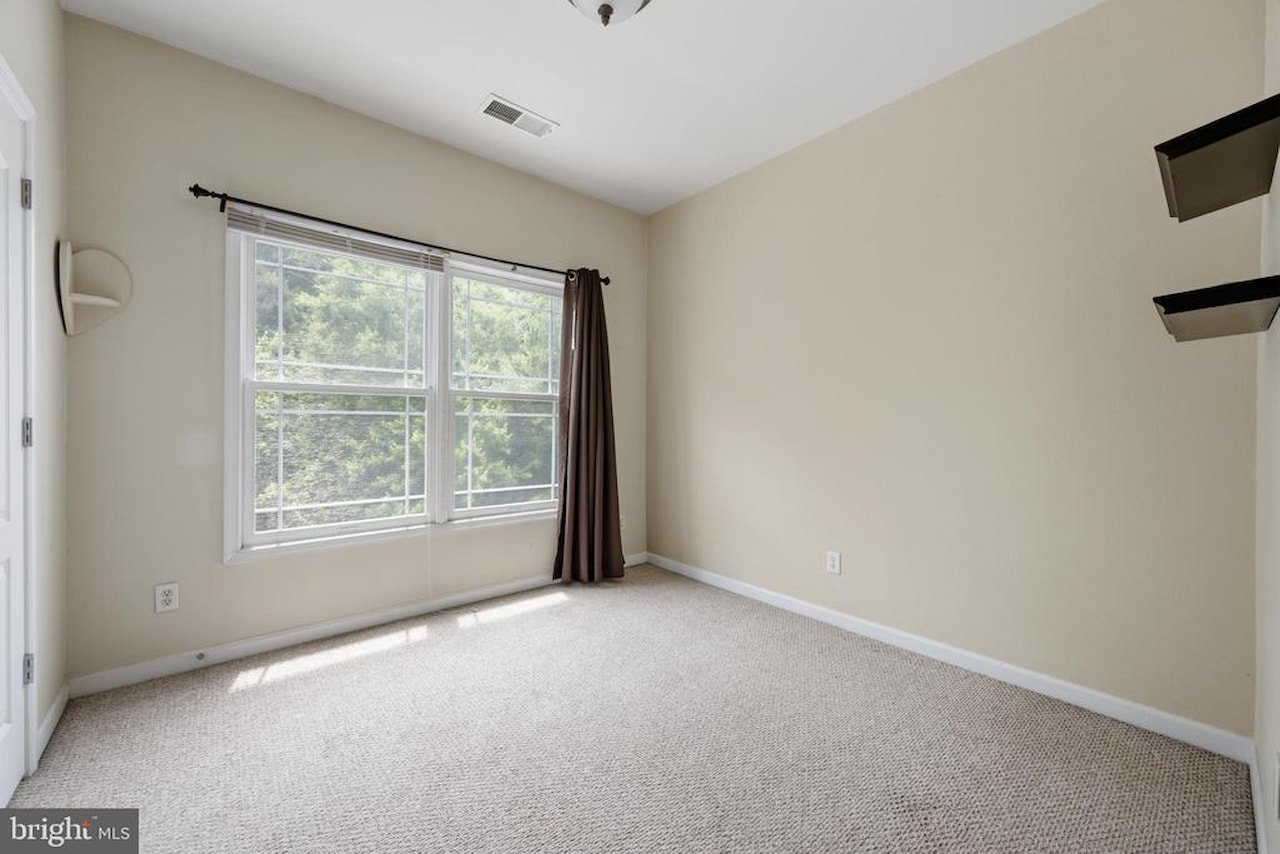 Glenriddle Homeowners Associat Real Estate for Sale - 11964 W War Dancer Ln #103 in Berlin Photo 27