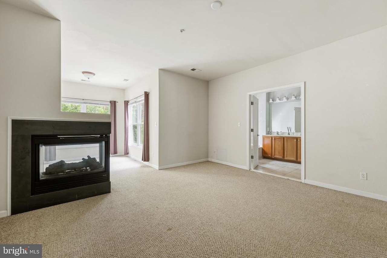 Glenriddle Homeowners Associat Real Estate for Sale - 11964 W War Dancer Ln #103 in Berlin Photo 19