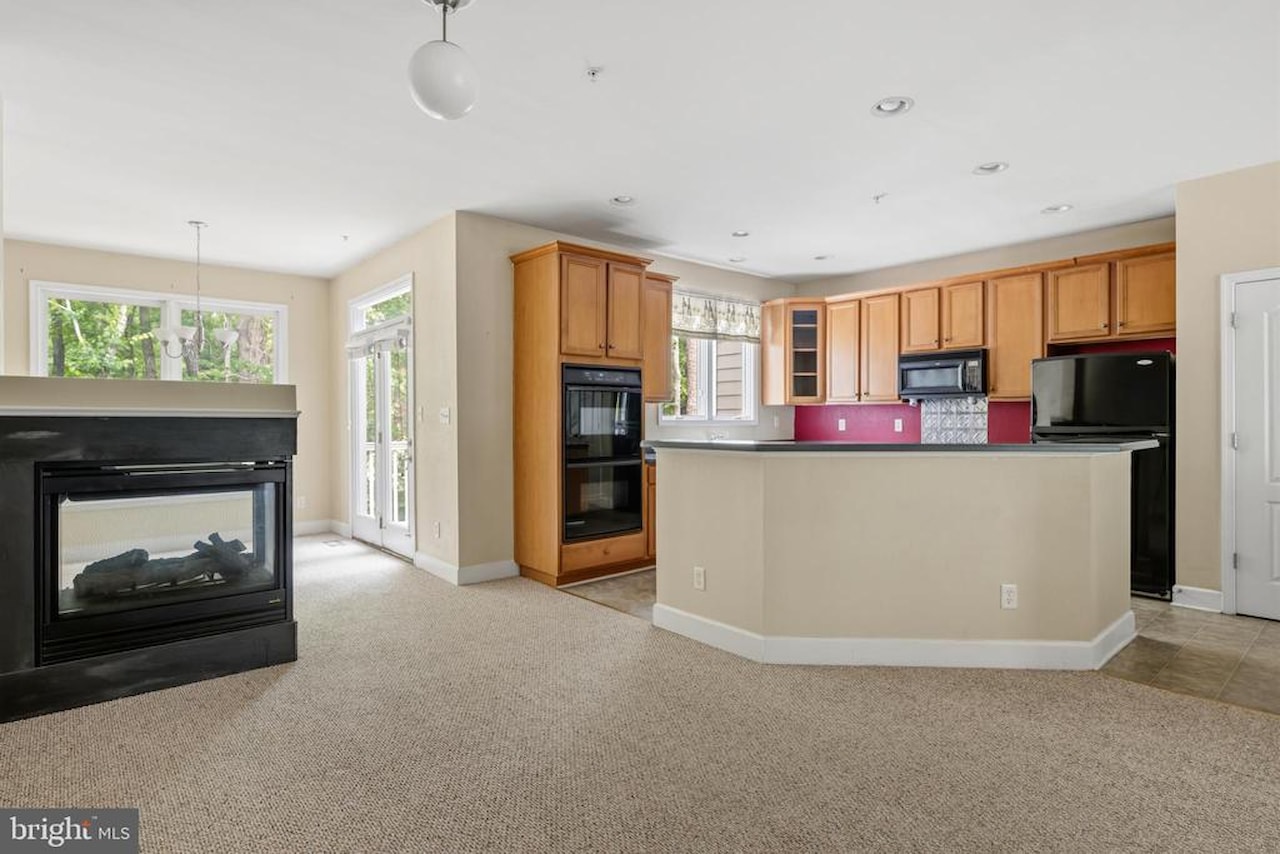 Glenriddle Homeowners Associat Real Estate for Sale - 11964 W War Dancer Ln #103 in Berlin Photo 13