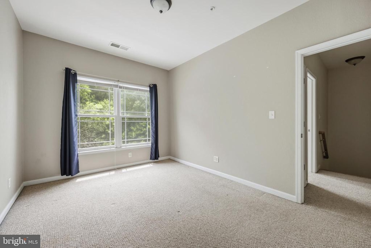 Glenriddle Homeowners Associat Real Estate for Sale - 11964 W War Dancer Ln #103 in Berlin Photo 25