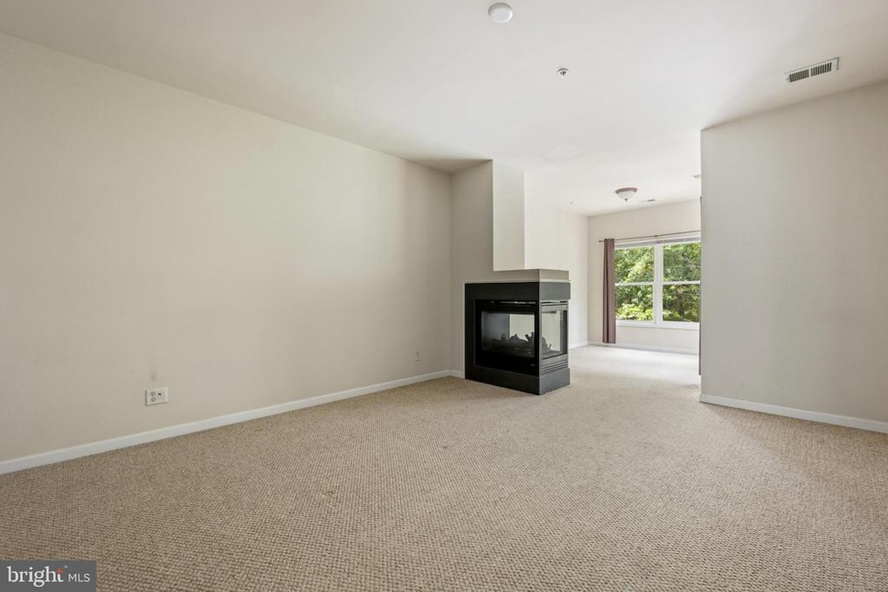 Glenriddle Homeowners Associat Real Estate for Sale - 11964 W War Dancer Ln #103 in Berlin Photo 21
