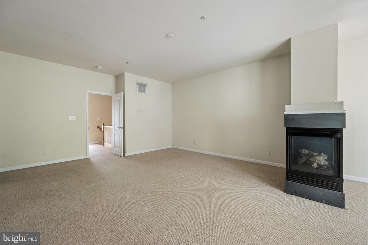 Glenriddle Homeowners Associat Real Estate for Sale - 11964 W War Dancer Ln #103 in Berlin Photo 20