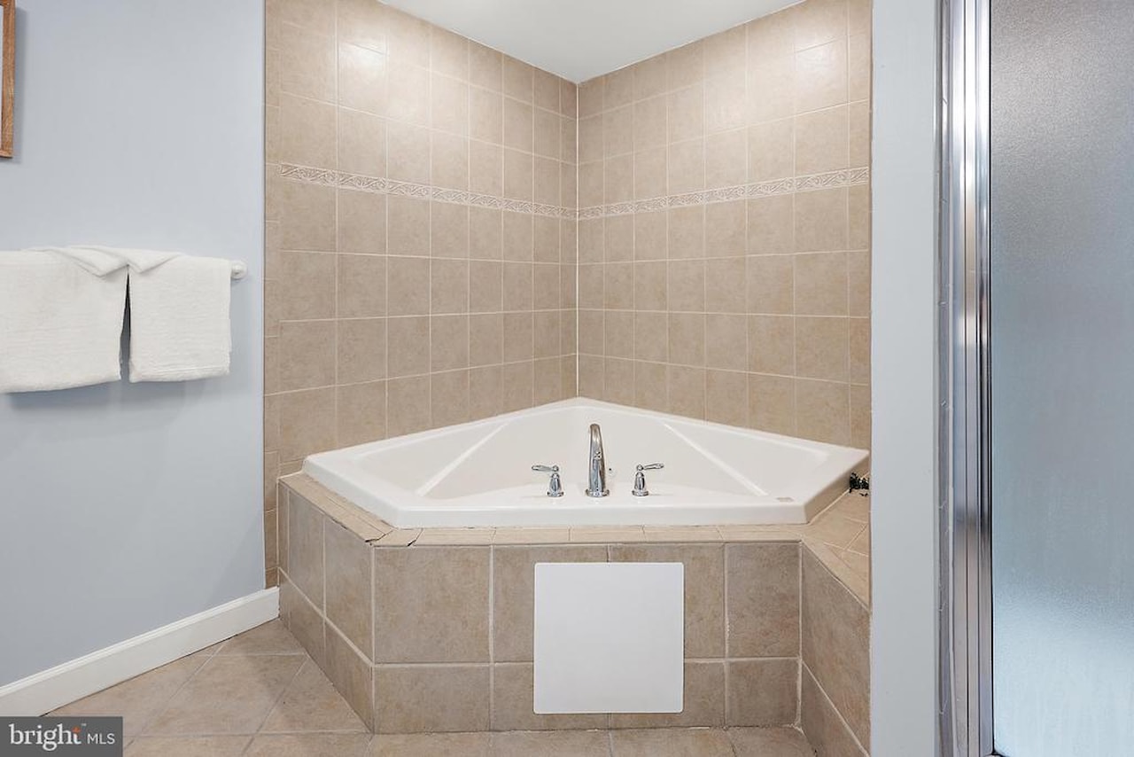 Oceans Pointe Real Estate for Sale - 1209 Atlantic Ave #302 in Ocean City Photo 29