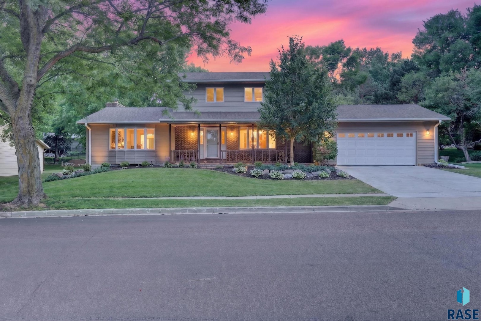 Front exterior view of 2429 E Stanton Dr, Sioux Falls, SD