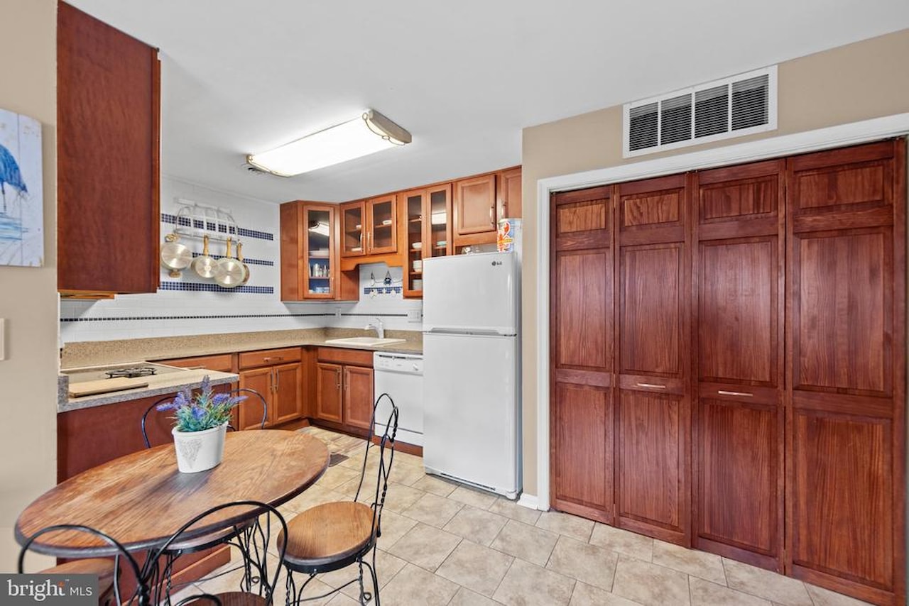 Club Ocean Villas II Real Estate for Sale - 105 120th St #18A in Ocean City Photo 7