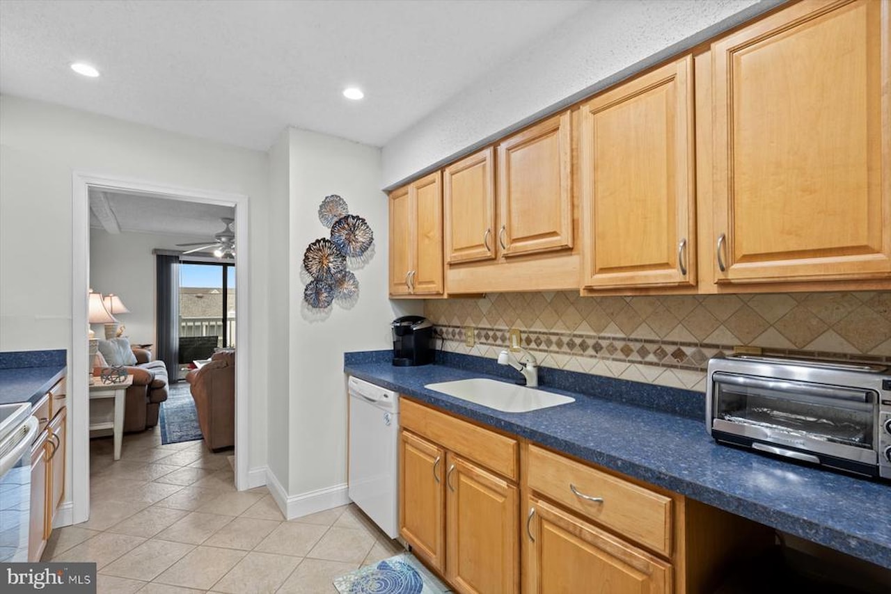 Chateau Phoenix Real Estate for Sale - 714 Mooring Rd #C305 in Ocean City Photo 8