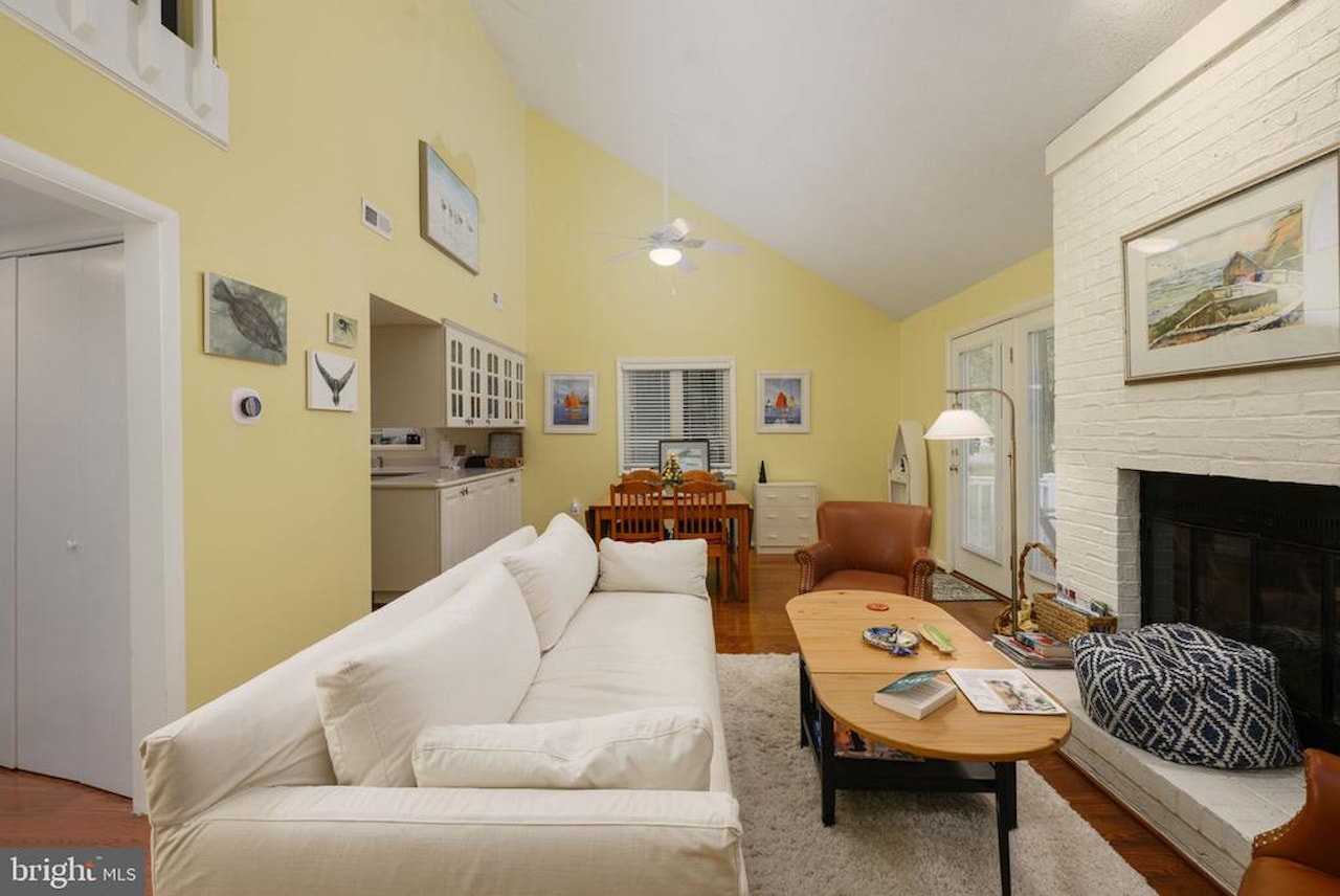  Real Estate for Sale - 10 Gloucester Rd in Ocean Pines Photo 4