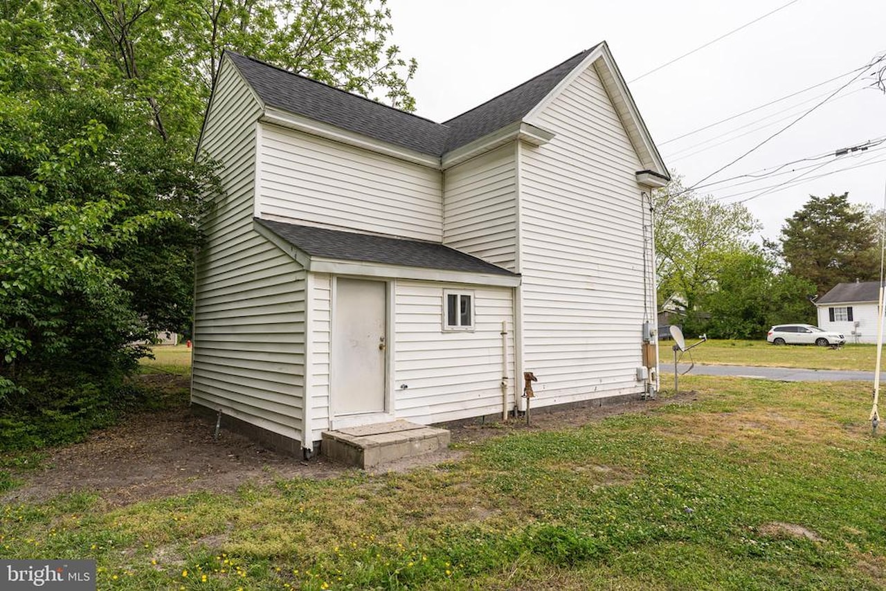  Real Estate for Sale - 706 5th St in Pocomoke City Photo 2