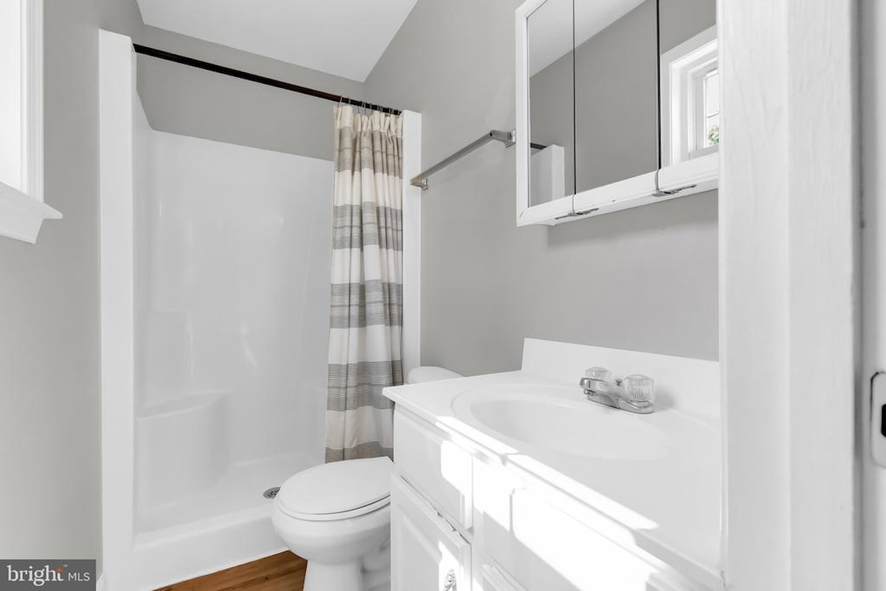  Real Estate for Sale - 271 S Washington St in Snow Hill Photo 16