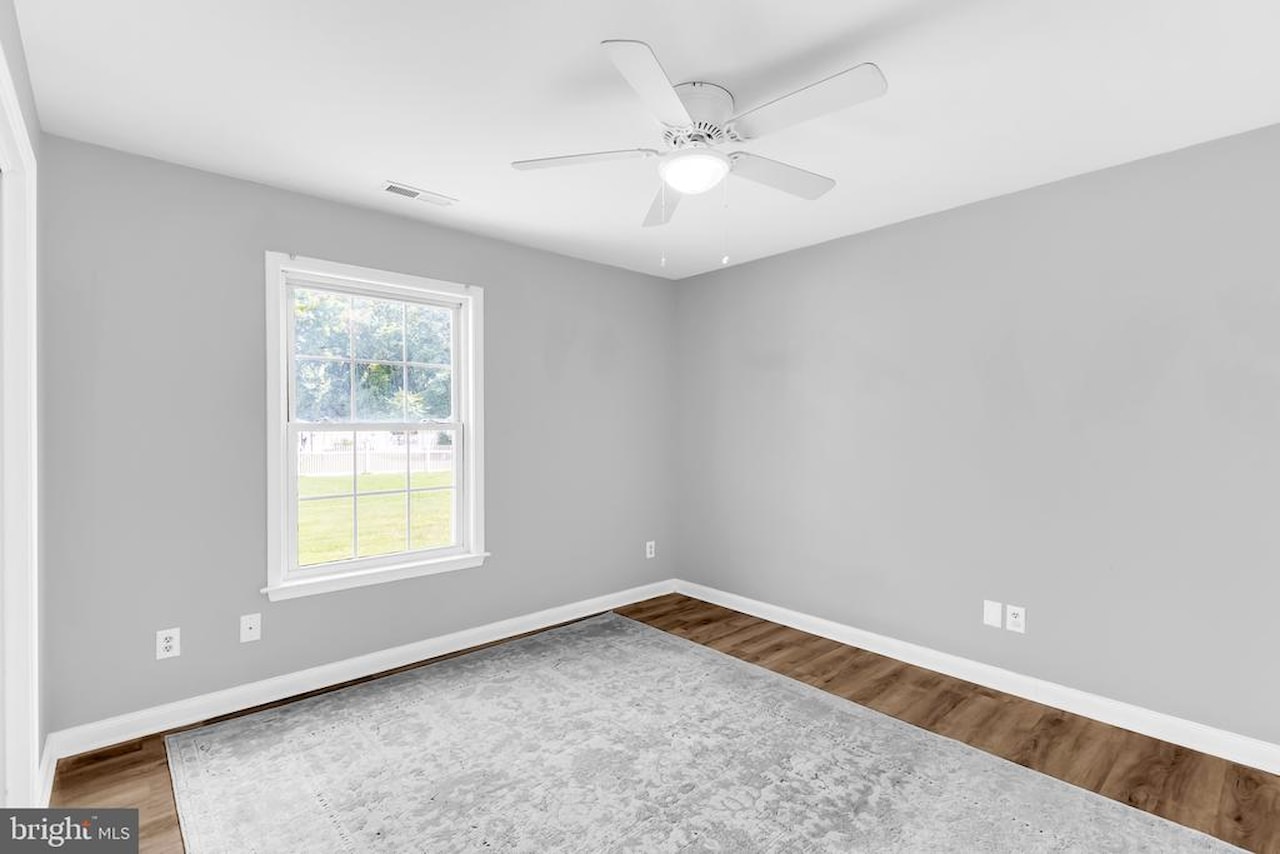  Real Estate for Sale - 271 S Washington St in Snow Hill Photo 14