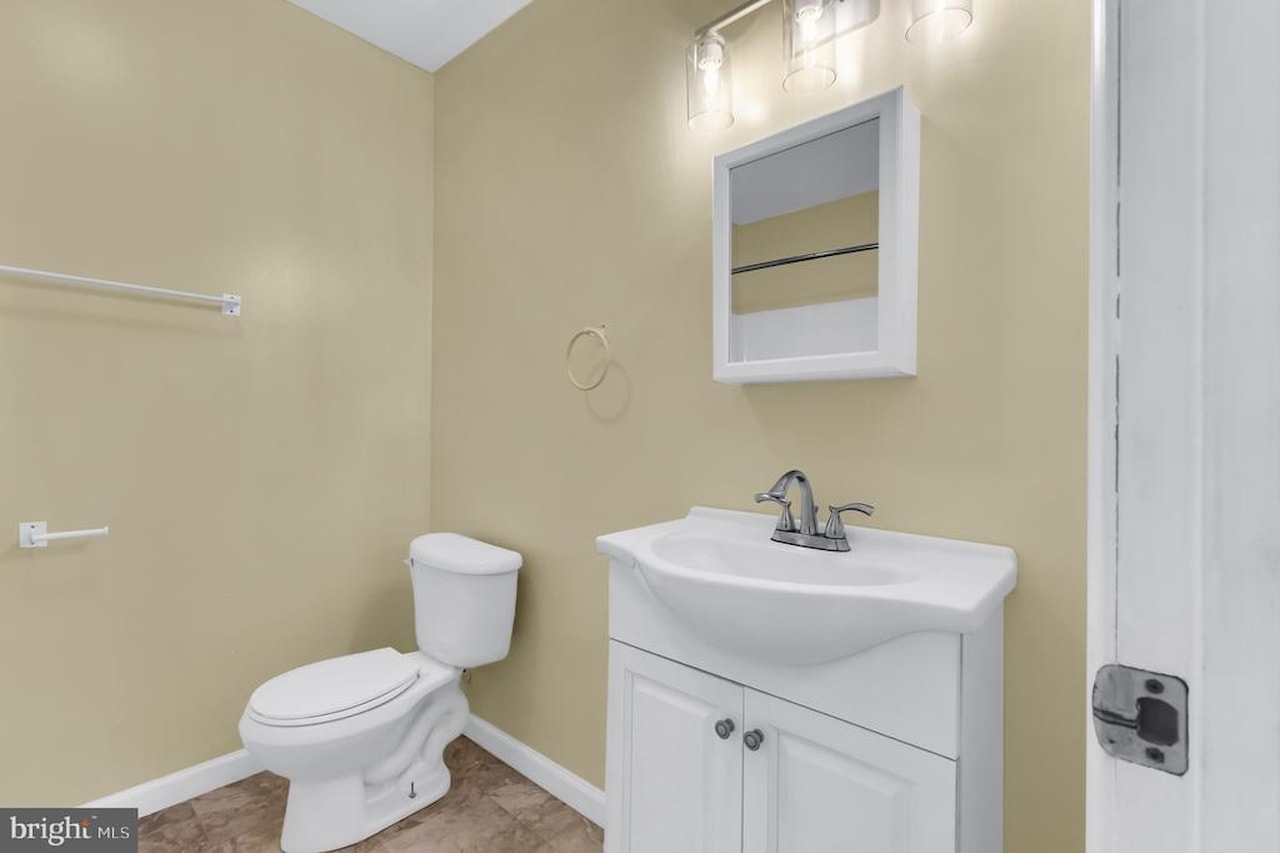  Real Estate for Sale - 271 S Washington St in Snow Hill Photo 17