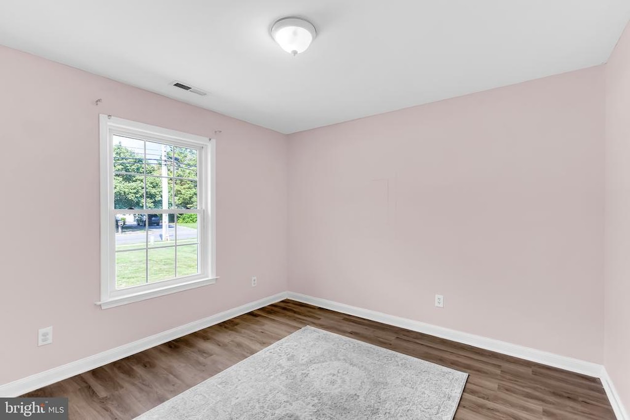  Real Estate for Sale - 271 S Washington St in Snow Hill Photo 12