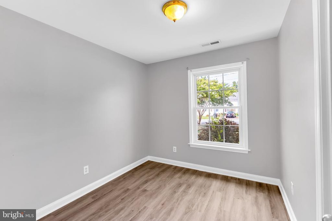  Real Estate for Sale - 271 S Washington St in Snow Hill Photo 10