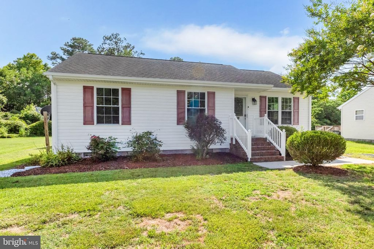  Real Estate for Sale - 271 S Washington St in Snow Hill Photo 2