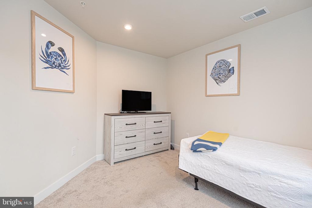  Real Estate for Sale - 8626 South Park Dr #6 in Berlin Photo 7