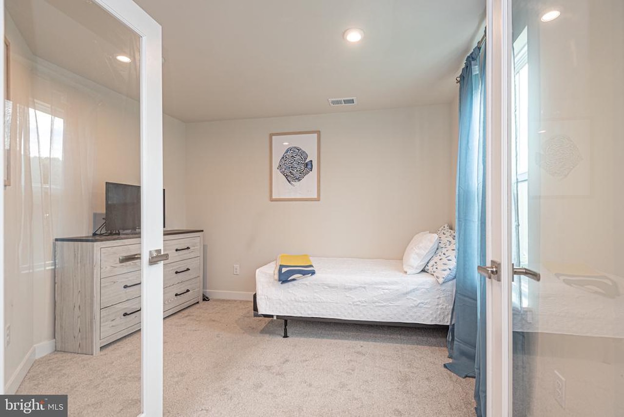  Real Estate for Sale - 8626 South Park Dr #6 in Berlin Photo 5