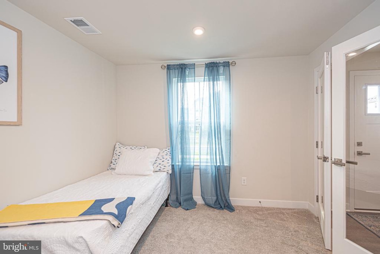  Real Estate for Sale - 8626 South Park Dr #6 in Berlin Photo 6