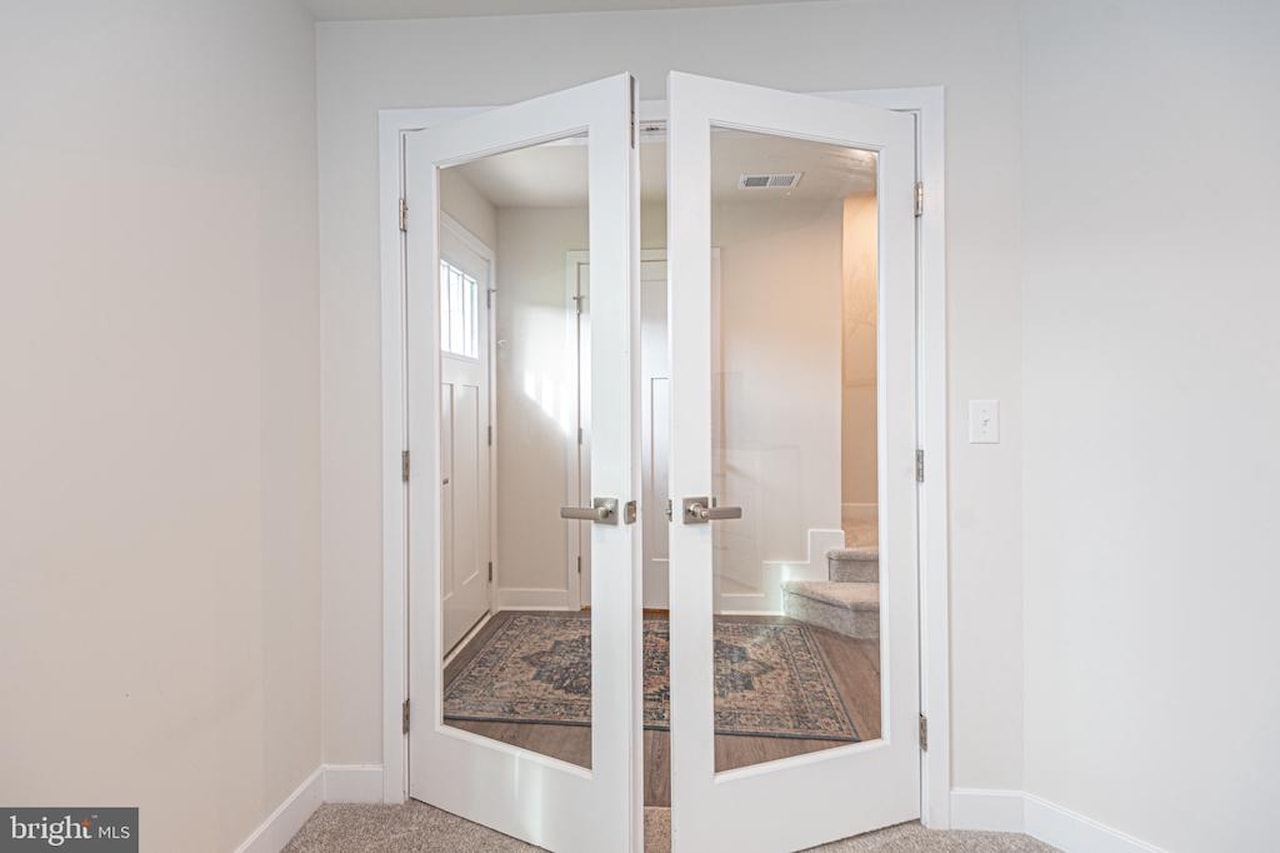  Real Estate for Sale - 8626 South Park Dr #6 in Berlin Photo 8