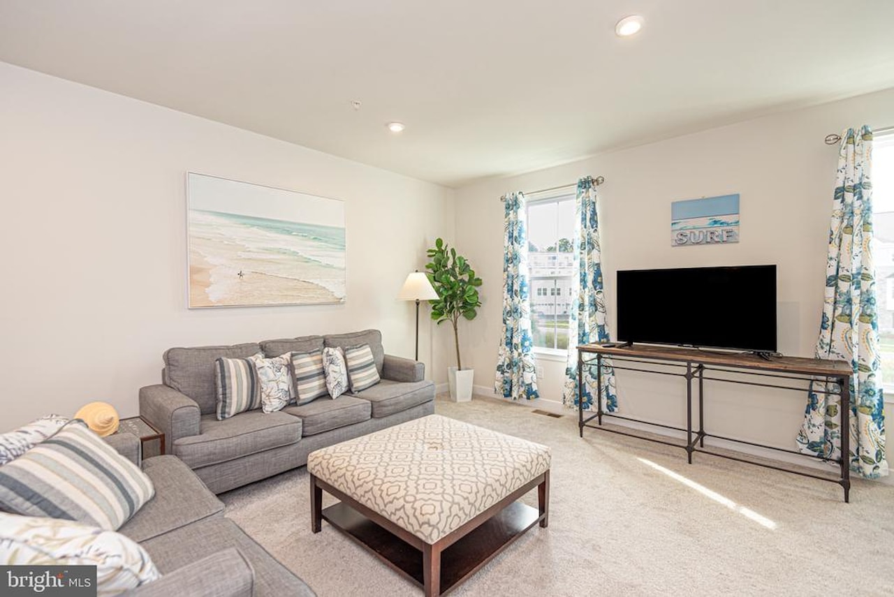  Real Estate for Sale - 8626 South Park Dr #6 in Berlin Photo 23