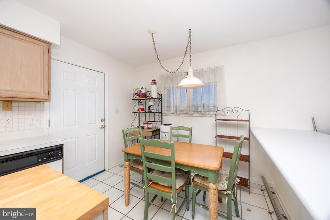  Real Estate for Sale - 10431 Brighton Rd in Ocean City Photo 5
