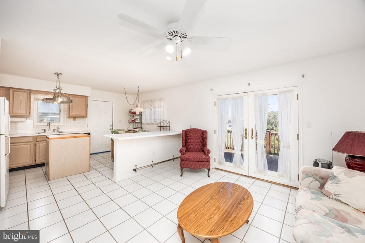  Real Estate for Sale - 10431 Brighton Rd in Ocean City Photo 6