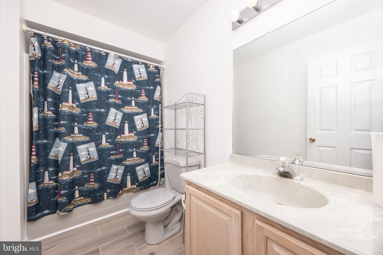  Real Estate for Sale - 10431 Brighton Rd in Ocean City Photo 9