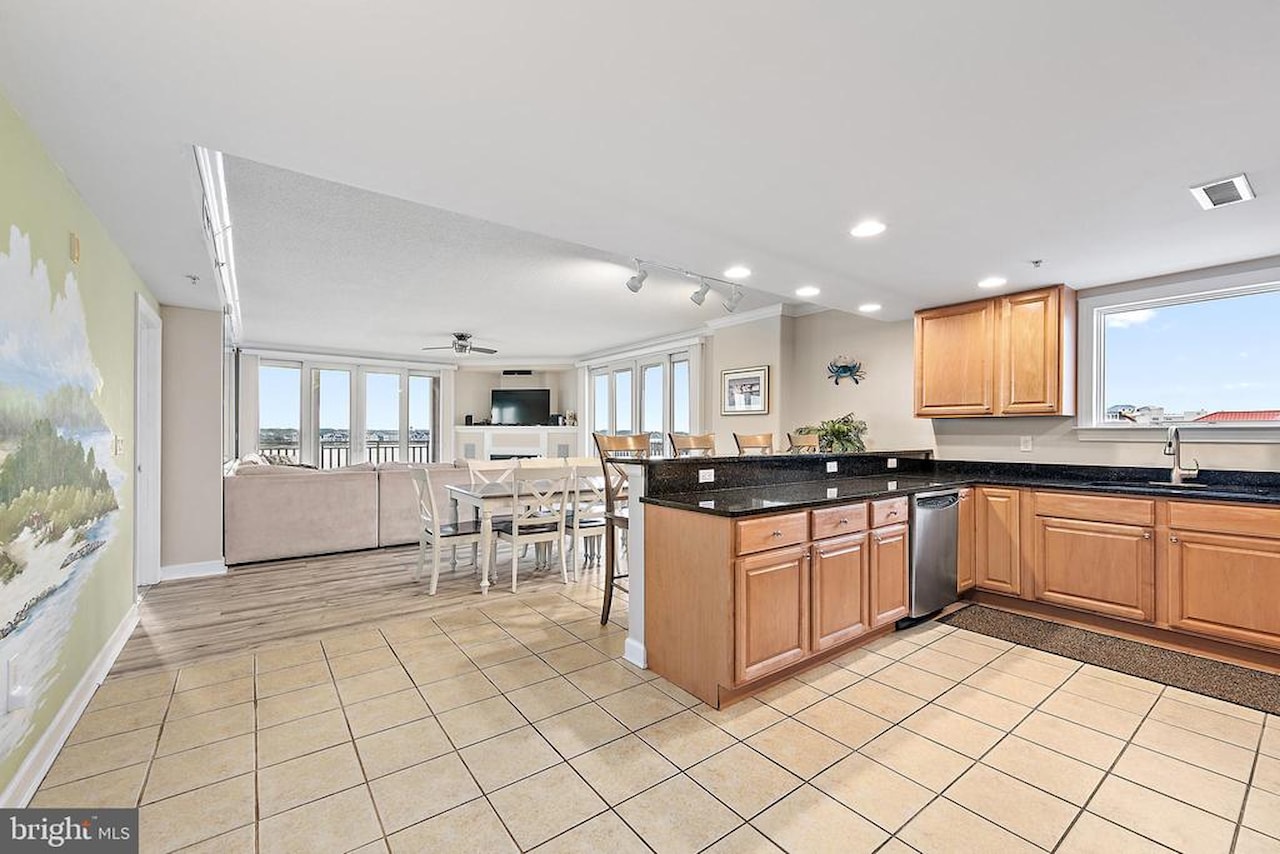 Emerson Towers Real Estate for Sale - 221 Wicomico St #504 in Ocean City Photo 4