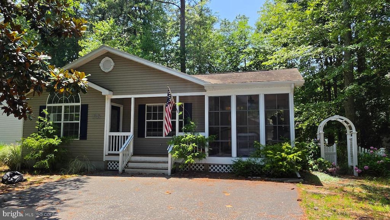  Real Estate for Sale - 1218 Ocean Parkway in Ocean Pines Photo 1