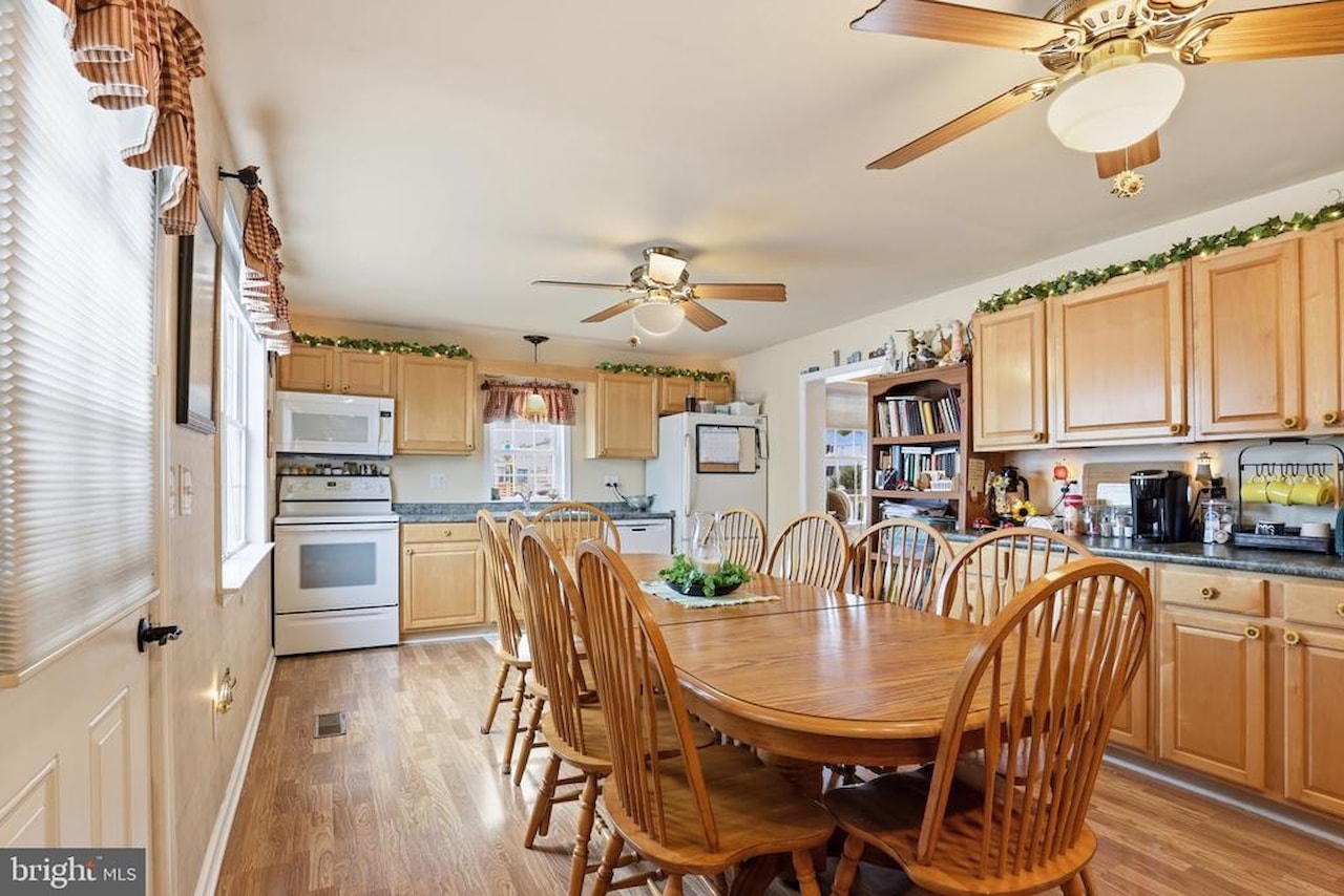  Real Estate for Sale - 38967 Willow Ln in Fenwick Island Photo 12