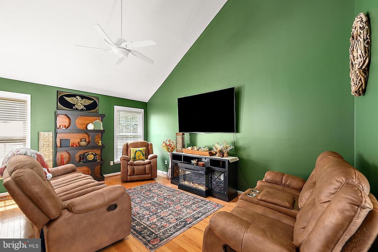  Real Estate for Sale - 1 Links Ln in Berlin Photo 3
