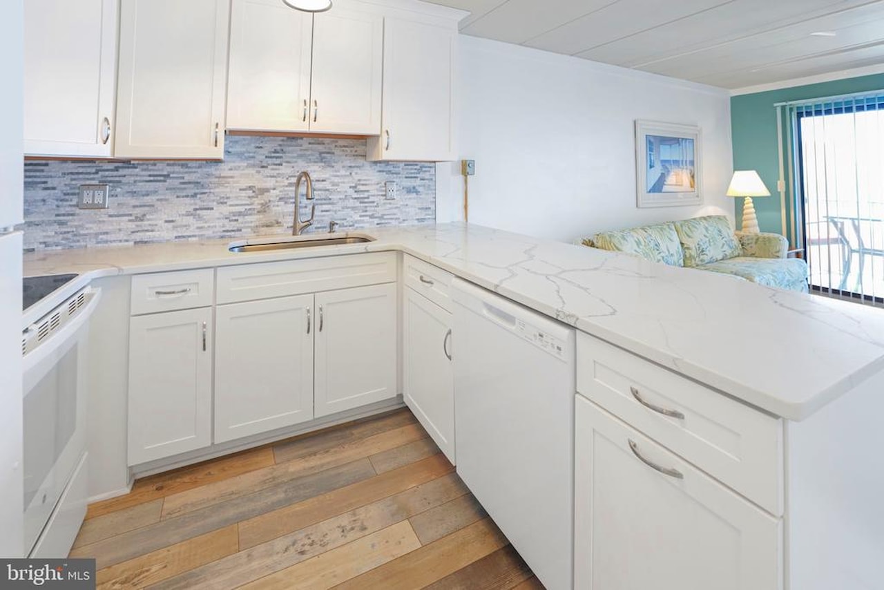 Summer Palace Real Estate for Sale - 18 69th St #9 in Ocean City Photo 3