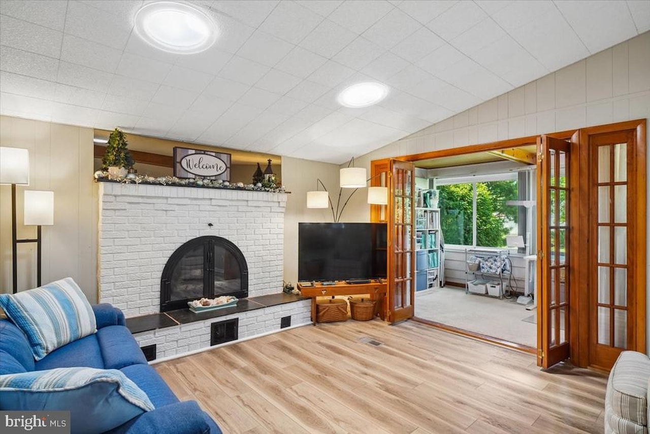  Real Estate for Sale - 30879 Maplewood Rd in Ocean View Photo 17