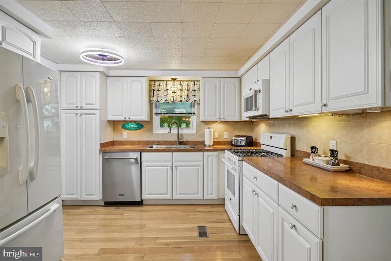  Real Estate for Sale - 30879 Maplewood Rd in Ocean View Photo 22