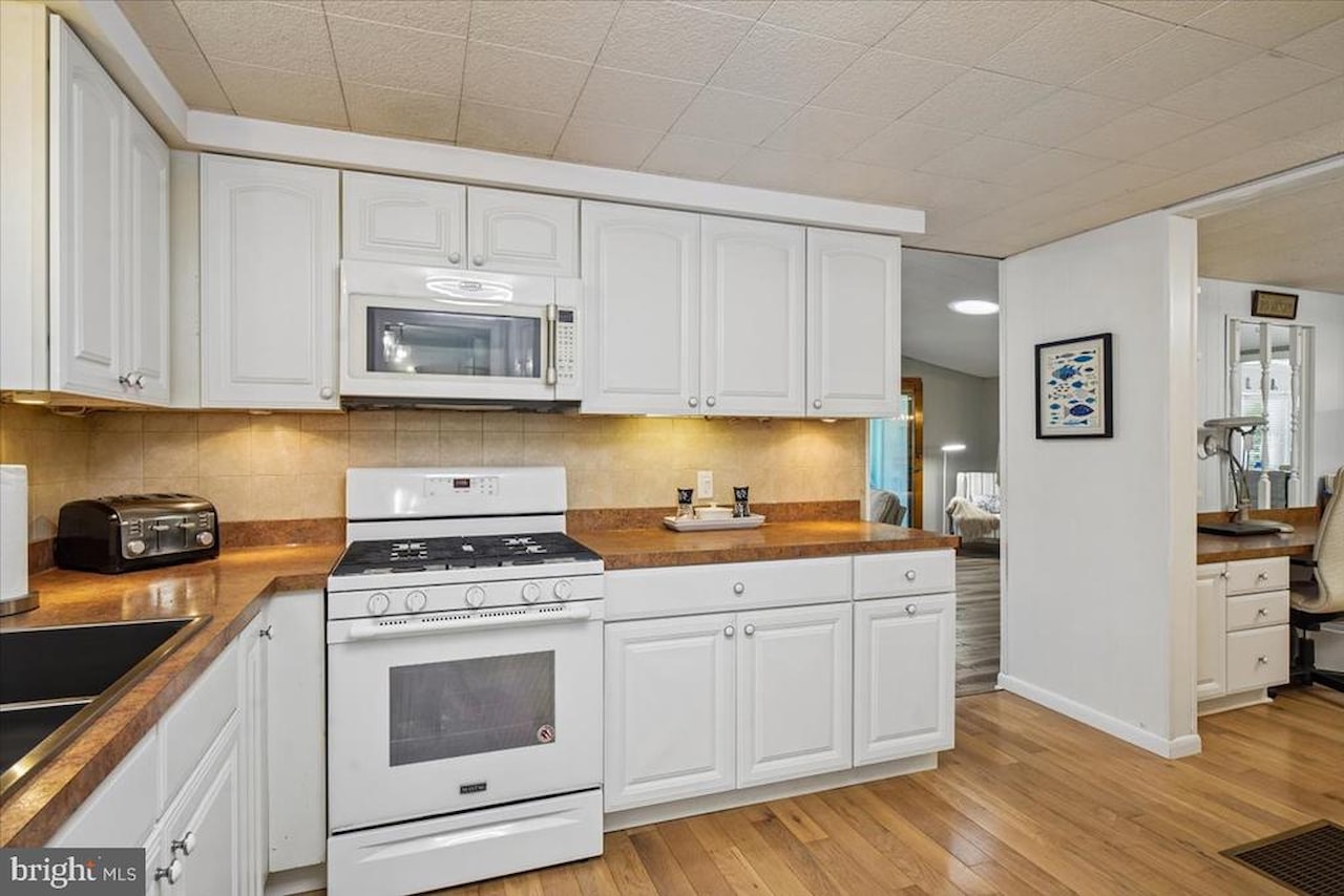  Real Estate for Sale - 30879 Maplewood Rd in Ocean View Photo 24