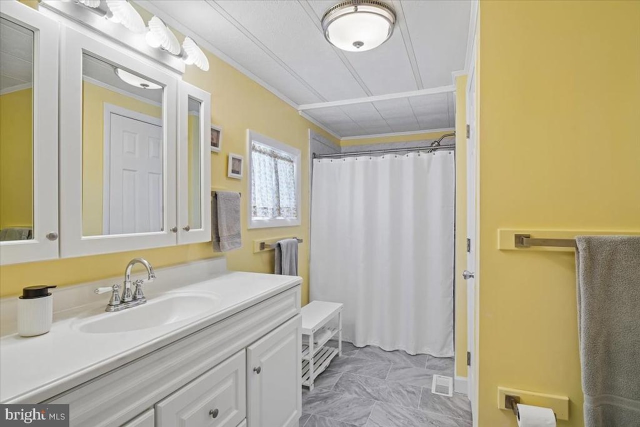  Real Estate for Sale - 30879 Maplewood Rd in Ocean View Photo 28