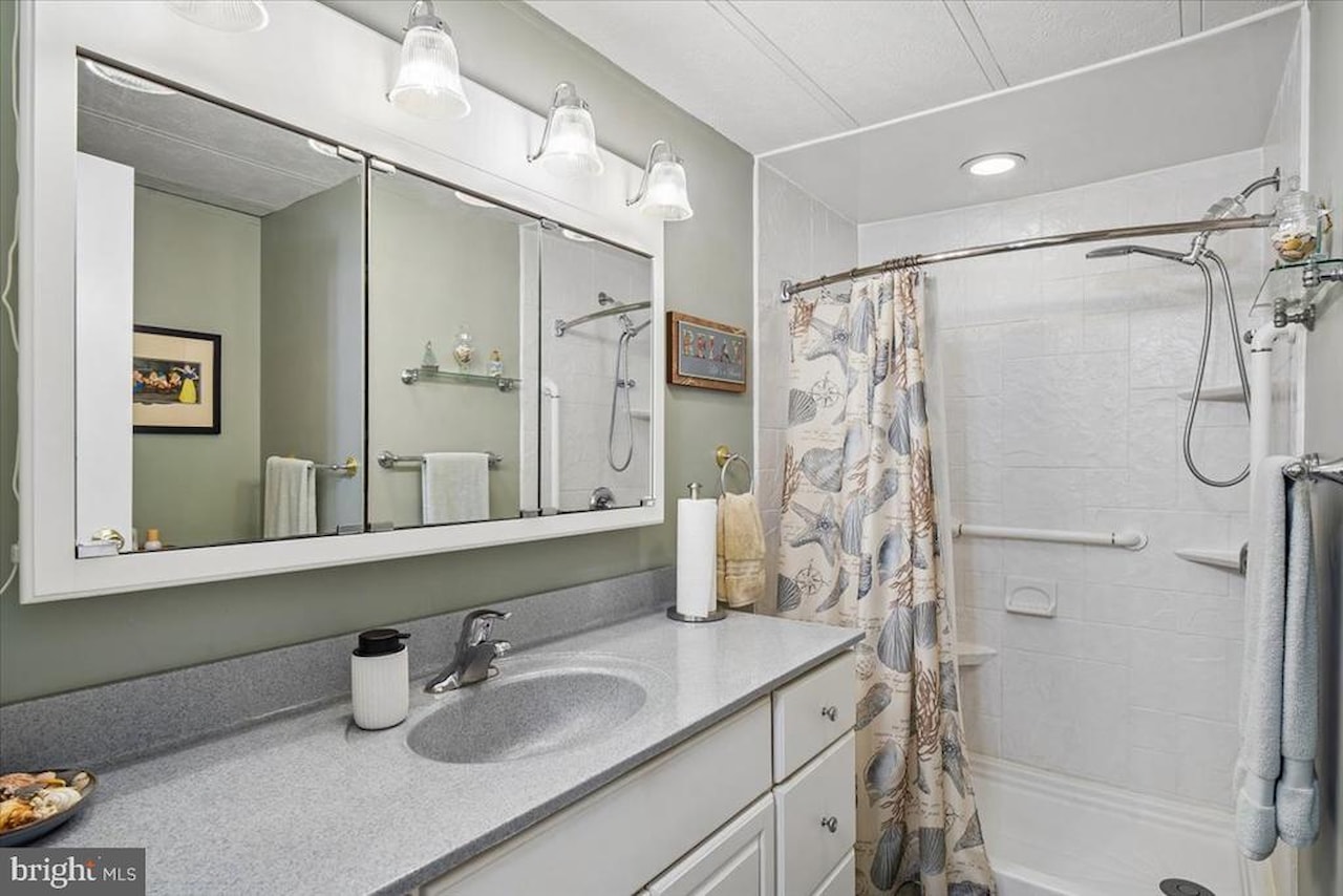  Real Estate for Sale - 30879 Maplewood Rd in Ocean View Photo 31
