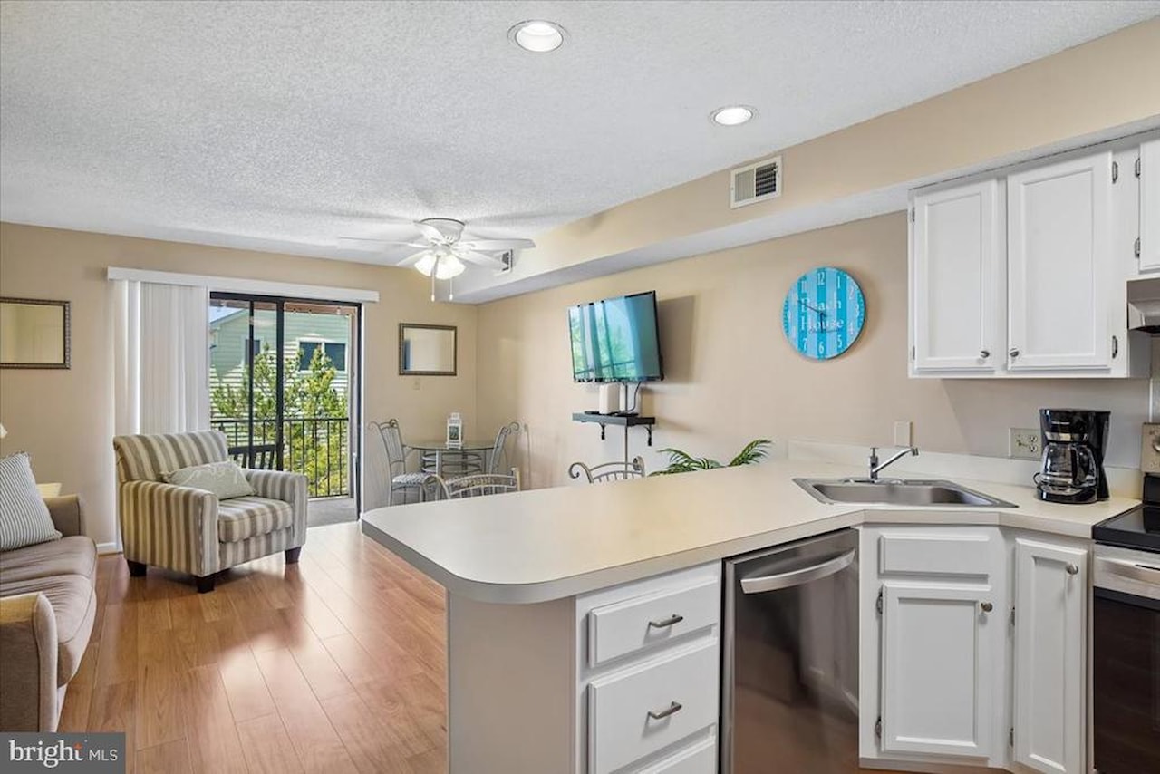 Jamaica Bay Real Estate for Sale - 204 33rd St #30302 in Ocean City Photo 6