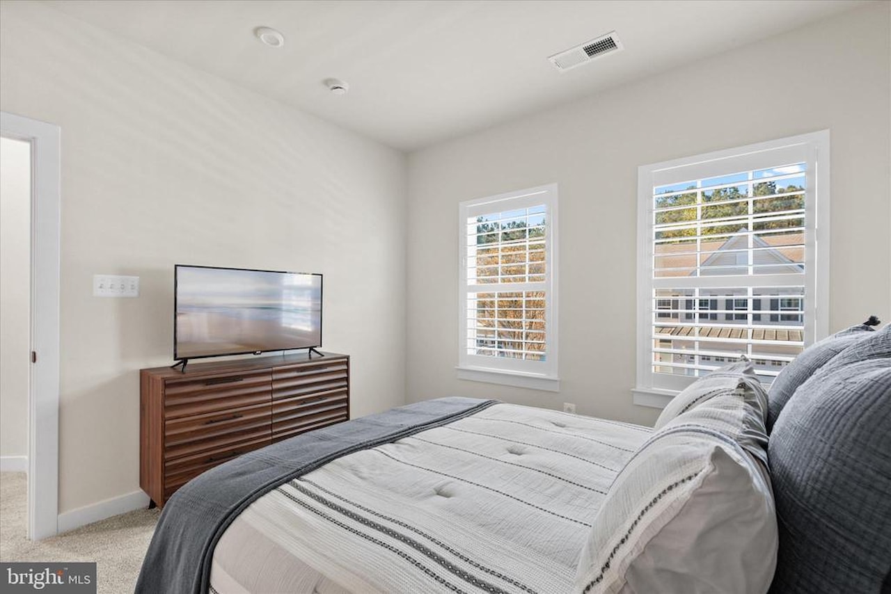  Real Estate for Sale - 12105 Landings Blvd in Berlin Photo 19