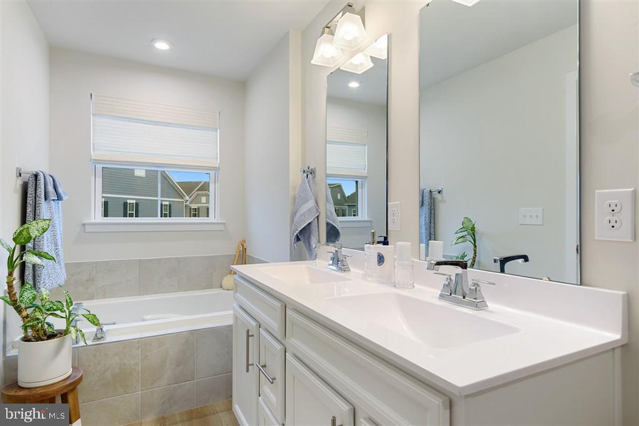  Real Estate for Sale - 12433 Coastal Marsh Dr #5 in Berlin Photo 11