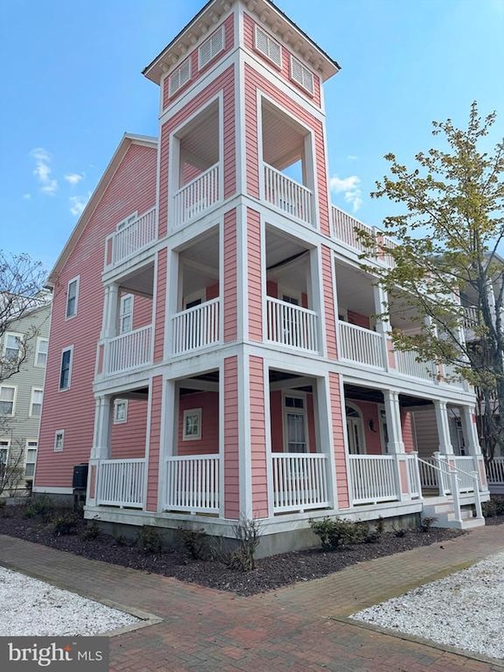 Sunset Island Real Estate for Sale - 8 Shore Point Dr in Ocean City Photo 2