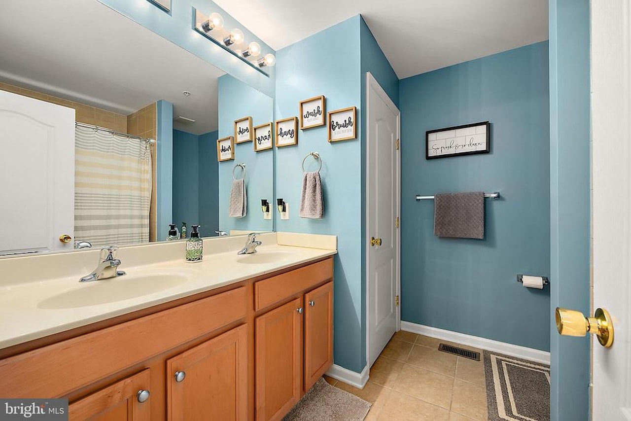  Real Estate for Sale - 172 Intrepid Ln #1402 in Berlin Photo 26