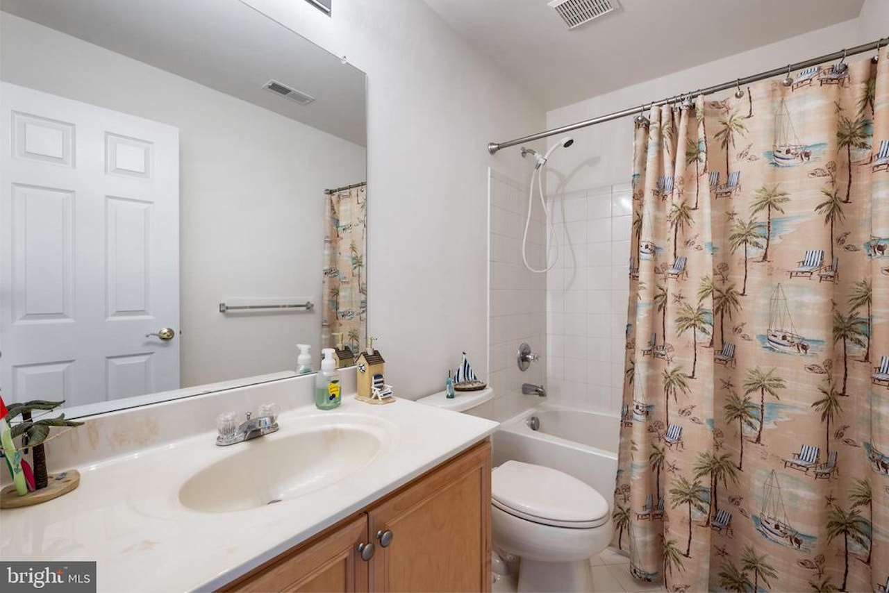  Real Estate for Sale - 12147 Landings Blvd #104 in Berlin Photo 27