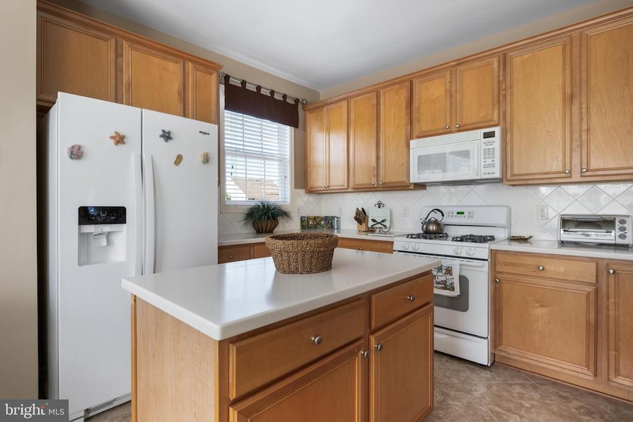  Real Estate for Sale - 12147 Landings Blvd #104 in Berlin Photo 14