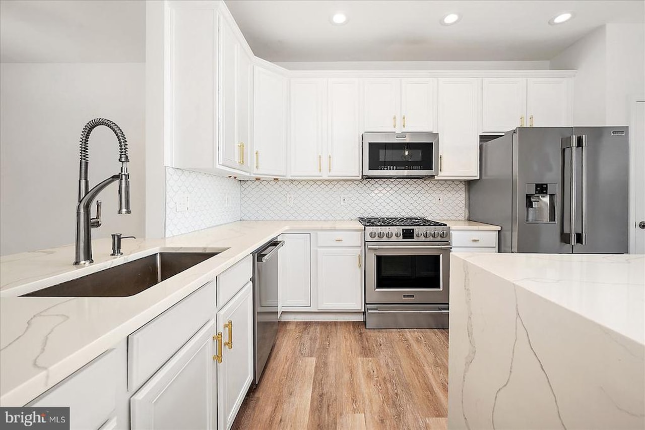  Real Estate for Sale - 10900 Holystone Ln #102 in Berlin Photo 12