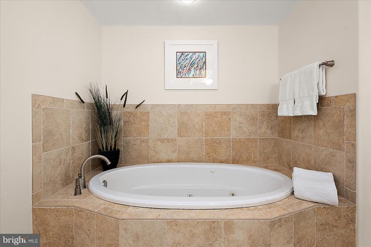 Rivendell Real Estate for Sale - 121 81st St #711 in Ocean City Photo 14