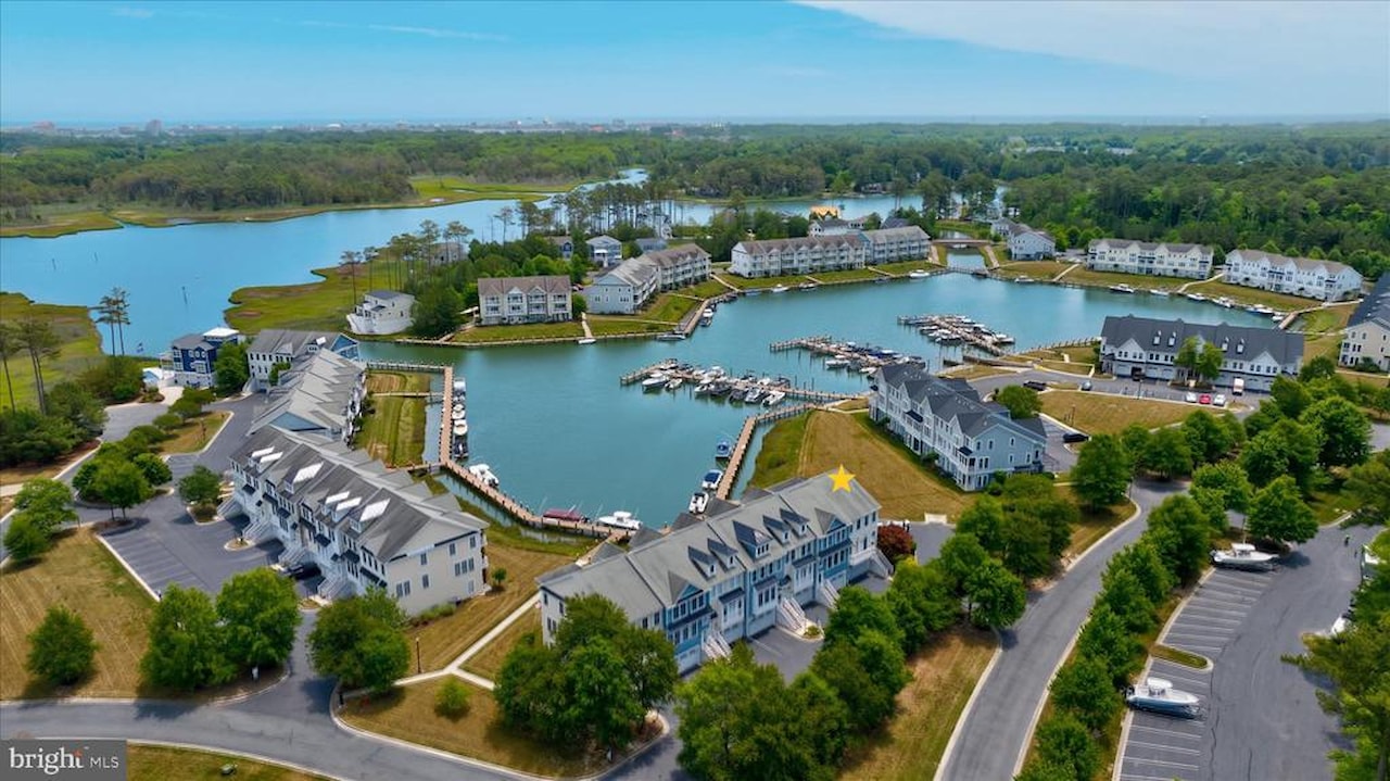 Glenriddle Homeowners Associat Real Estate for Sale - 11100 Crusader Ln #107 in Berlin