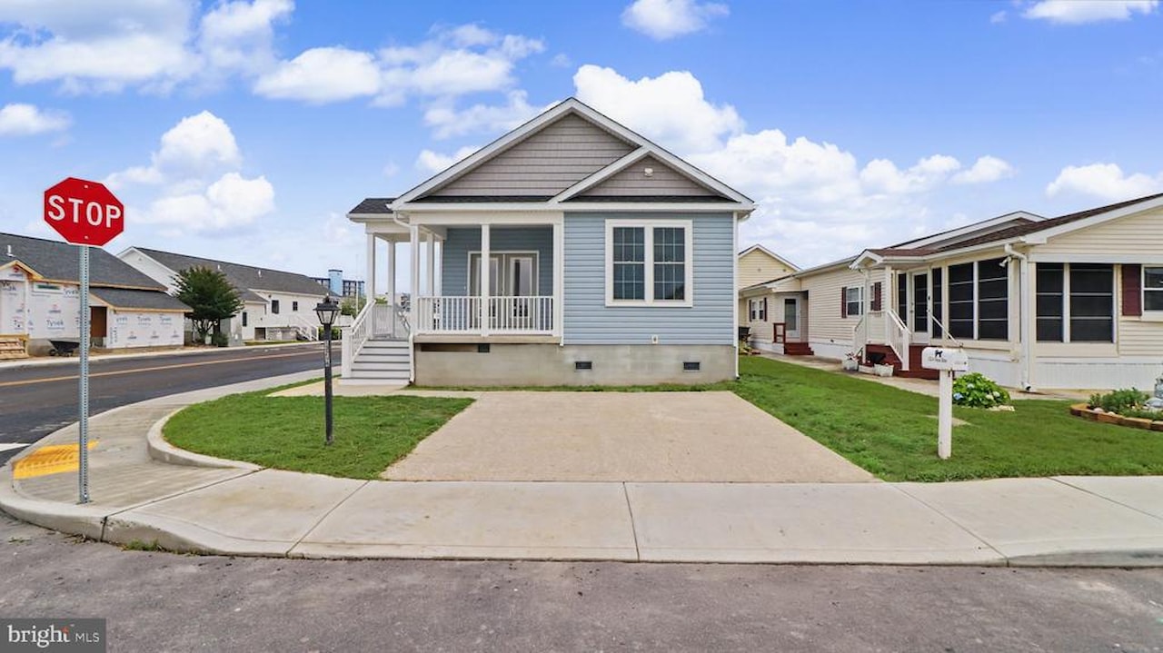 Real Estate for Sale - 13214 Ocean Dr in Ocean City Photo 2