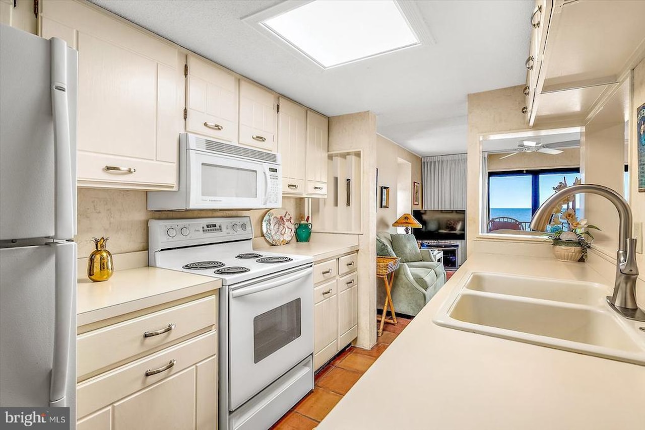 Covington Towers Real Estate for Sale - 12903 Wight St #301 in Ocean City Photo 16