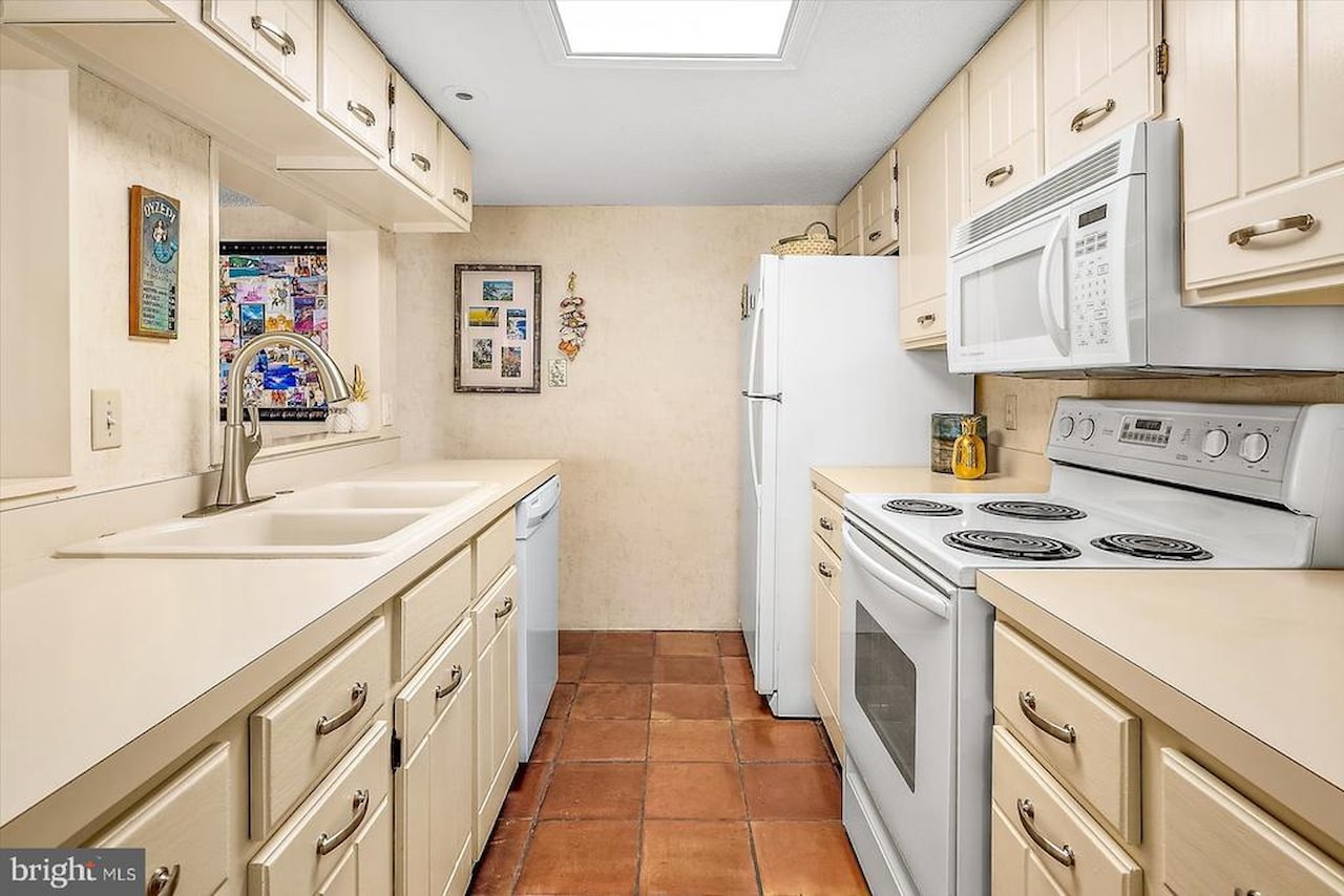 Covington Towers Real Estate for Sale - 12903 Wight St #301 in Ocean City Photo 18